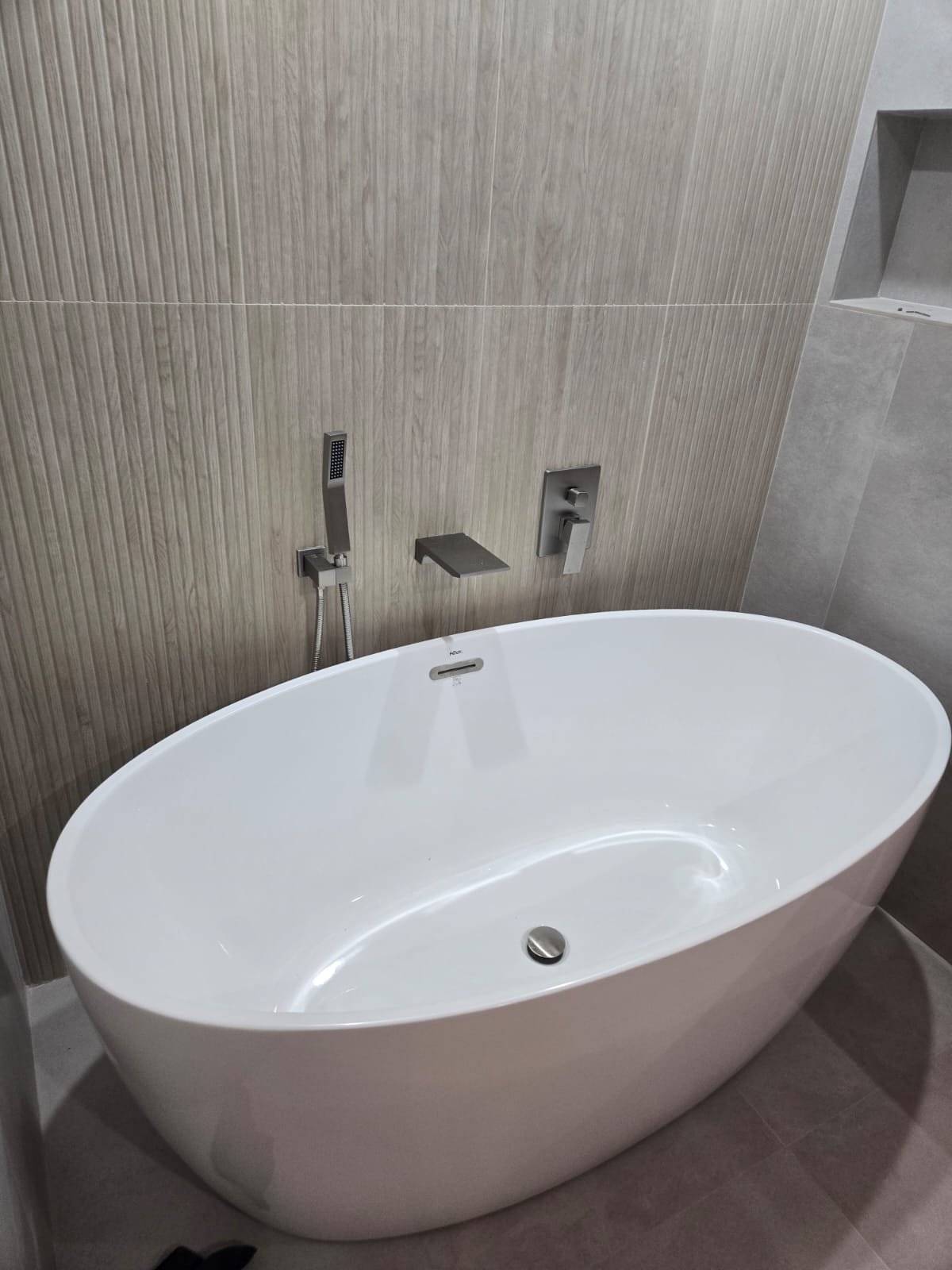 Architectural freestanding tub and bathroom remodeling in Pasadena CA by Ararat Builders Corp
